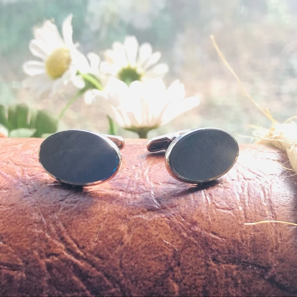 Vintage men’s oval light brushed silver tilted style cuff links